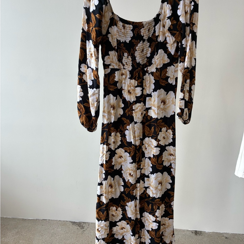 Old Navy White Cream Ruched Sheath Dress